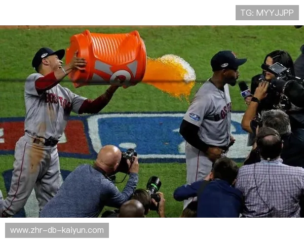 MLB季后赛满贯炮瞬间逆转,比赛提前结束的震撼时刻 MLB季后赛满贯炮瞬间逆转,比赛提前结束的震撼时刻